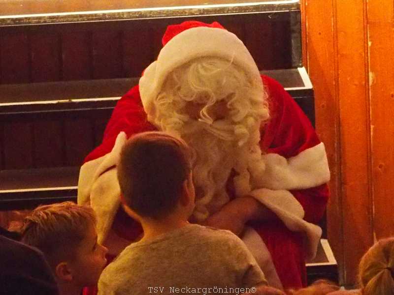 Der Weihnachtsmann treibt es mit zwei braven Mädchen Der Weihnachtsmann treibt es mit zwei braven Mädchen